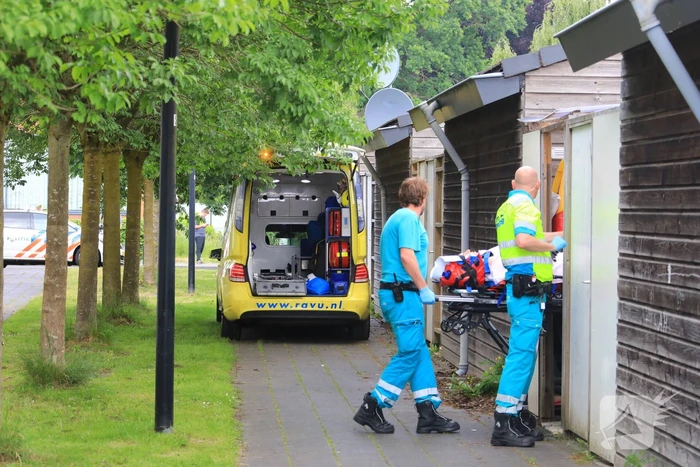 Man gewond na val van dak