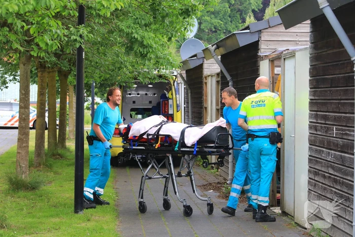 Man gewond na val van dak