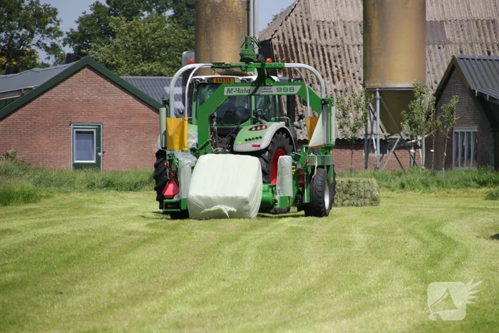 Boeren profiteren maximaal van het weer tijdens het hooien