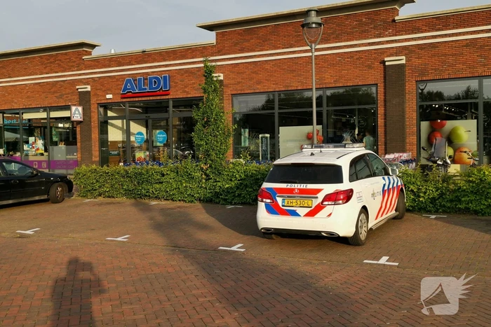 Dader vlucht na overval op Aldi