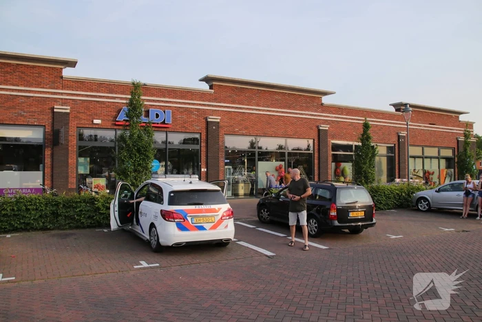 Dader vlucht na overval op Aldi