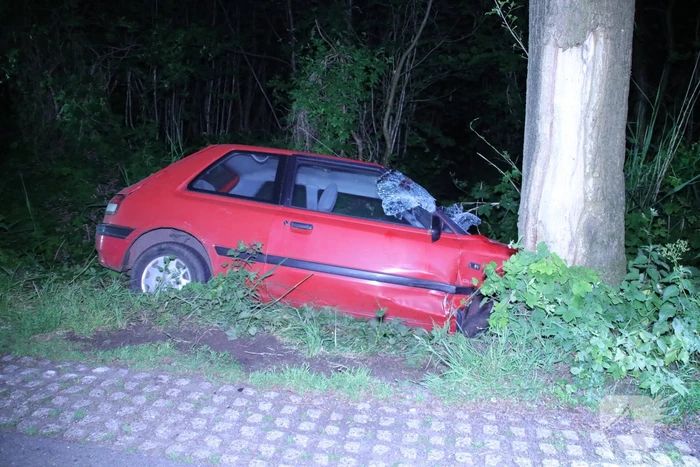 Gewonde bestuurder vlucht na crash