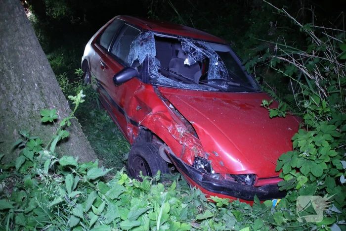 Gewonde bestuurder vlucht na crash