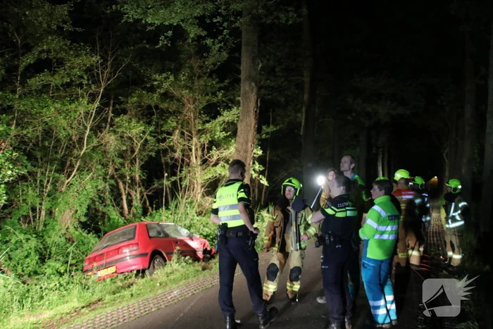 Gewonde bestuurder vlucht na crash
