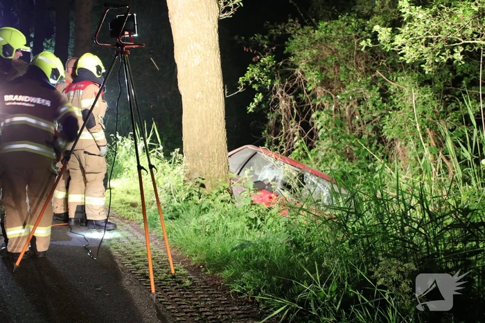 Gewonde bestuurder vlucht na crash