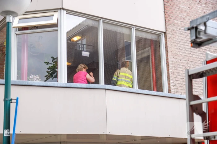 Verdieping blank door waterlek in woning