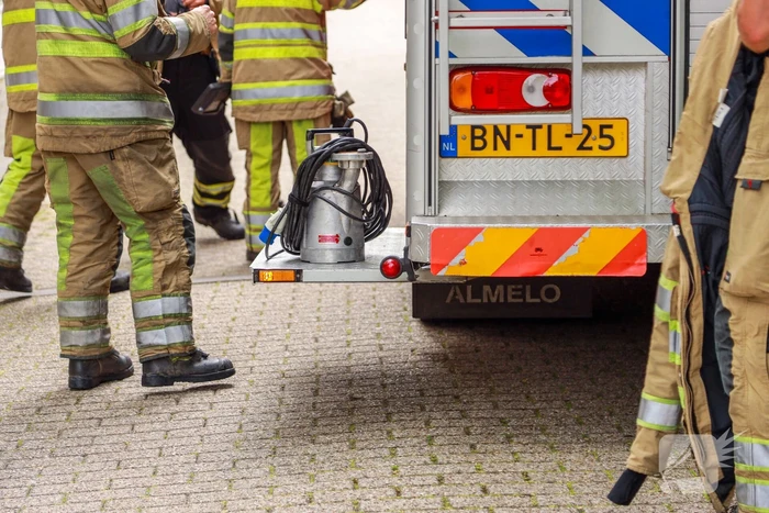 Verdieping blank door waterlek in woning