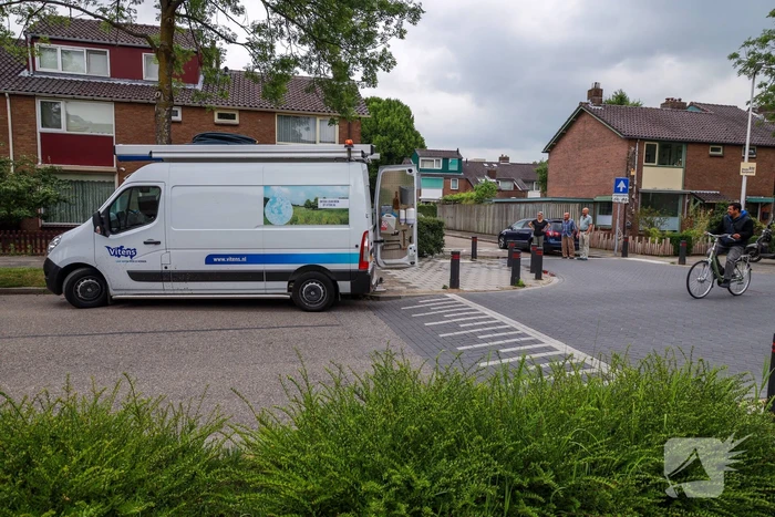 Straat loopt blank na gesprongen waterleiding