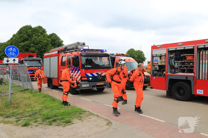 Twee personen onderhoudsmedewerkers bevrijd uit Prinses Beatrixsluis