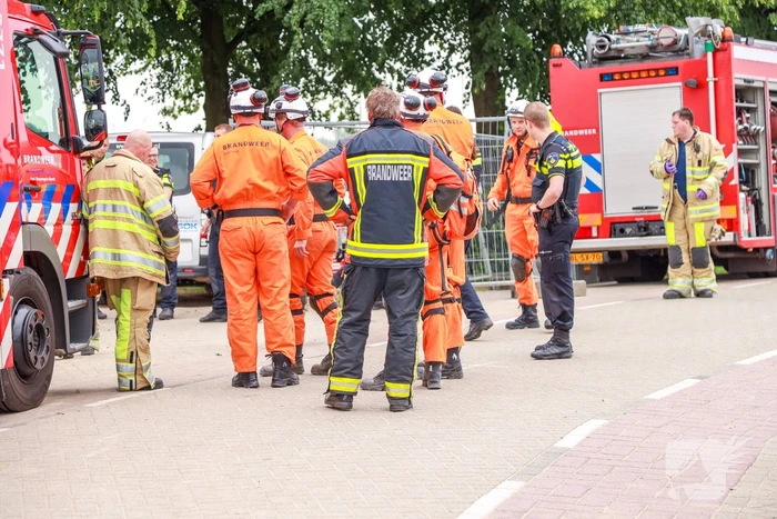 Twee personen onderhoudsmedewerkers bevrijd uit Prinses Beatrixsluis