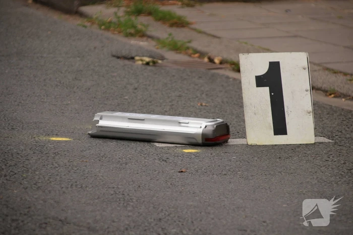 Fietsster overleden na botsing met bestelbus