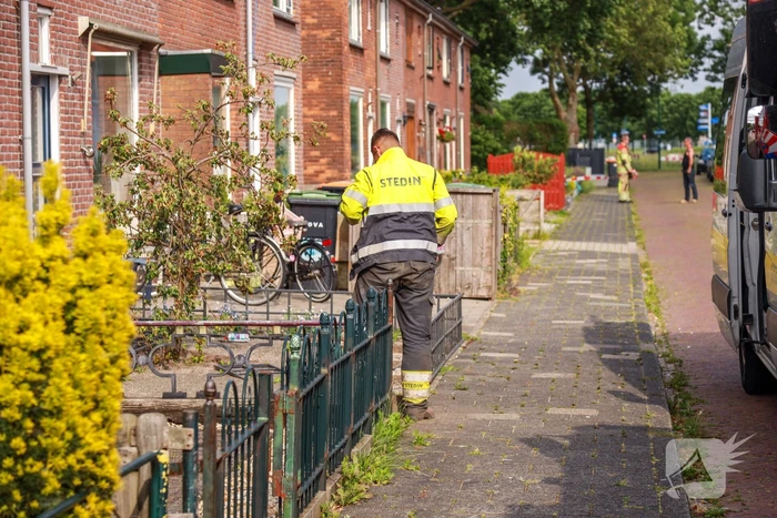 Bewoner doorboord gasleiding met hekwerk