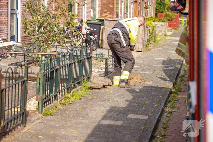 Bewoner doorboord gasleiding met hekwerk
