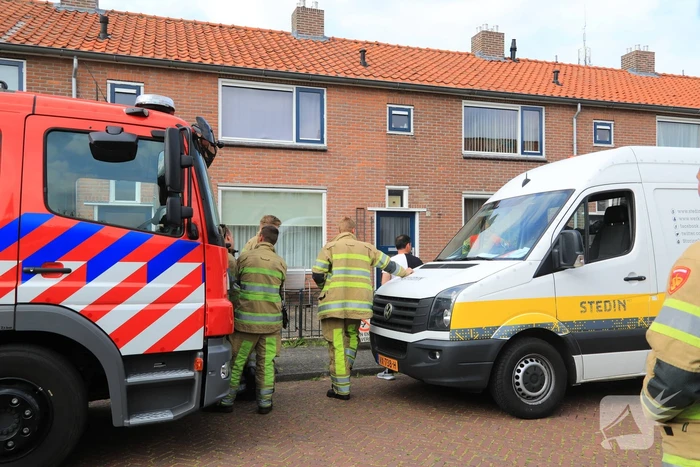 Bewoner doorboord gasleiding met hekwerk
