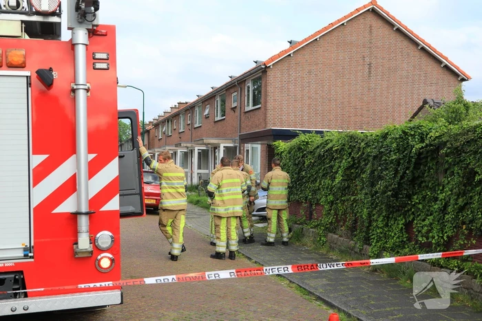 Bewoner doorboord gasleiding met hekwerk