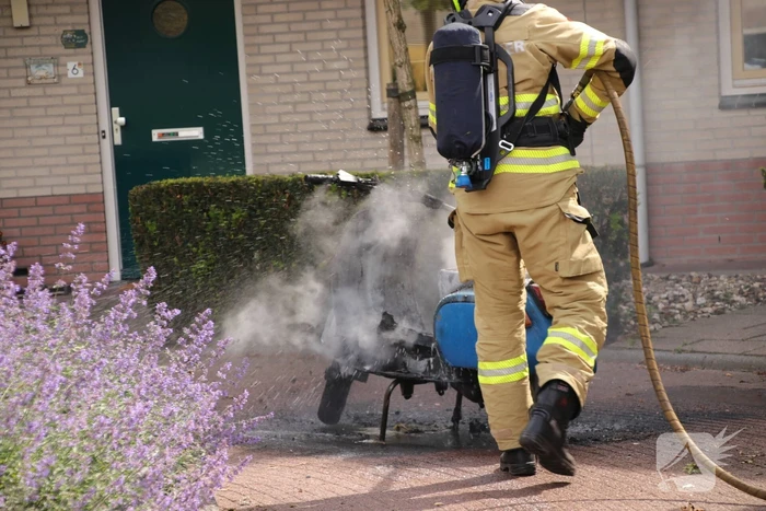 Scooter gaat in vlammen op