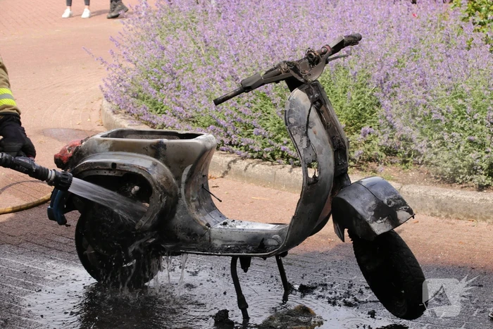 Scooter gaat in vlammen op