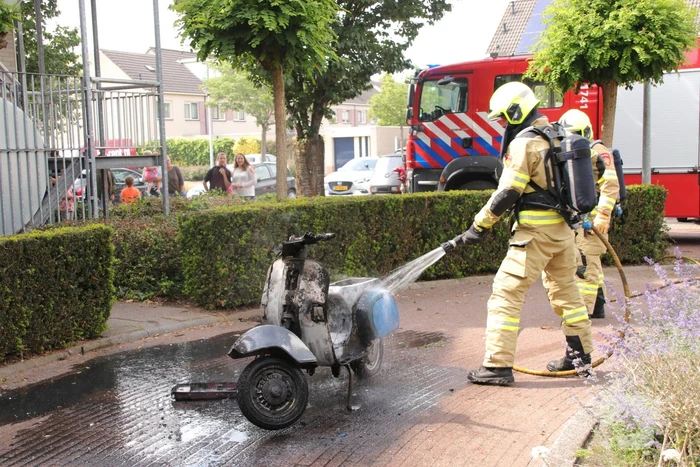 Scooter gaat in vlammen op