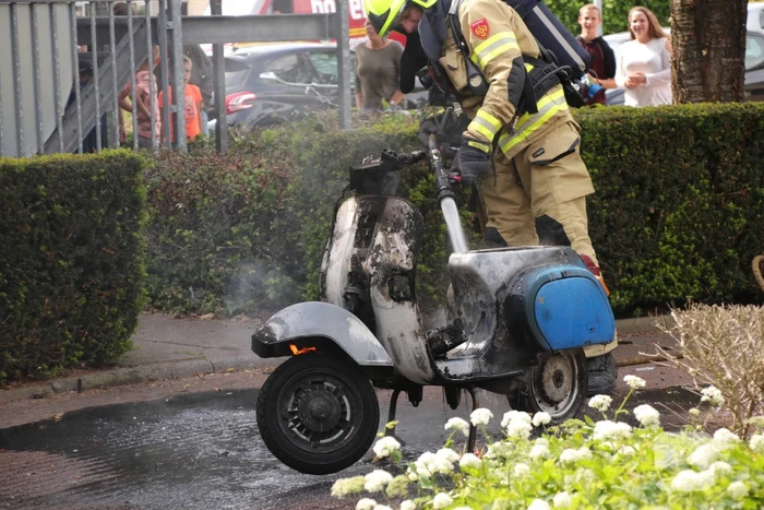 Scooter gaat in vlammen op