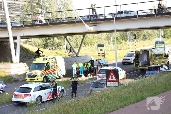 Persoon gewond na val van brug