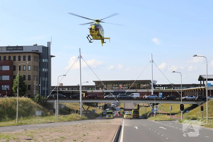 Persoon gewond na val van brug
