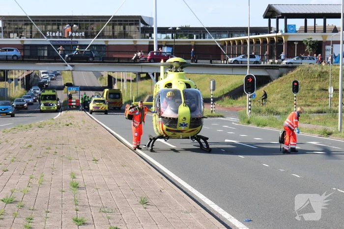 Persoon gewond na val van brug