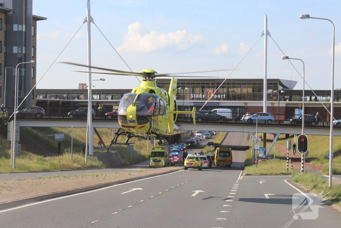 Persoon gewond na val van brug