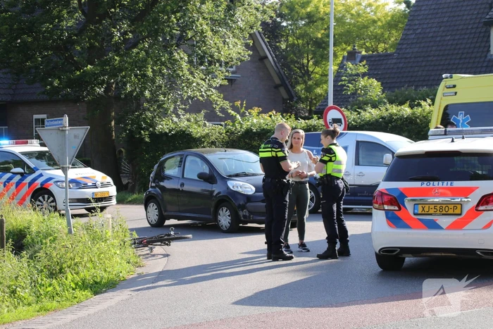 Mountainbiker gewond na botsing met auto