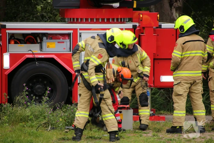 Afgesloten fietspad vanwege afgescheurde boom