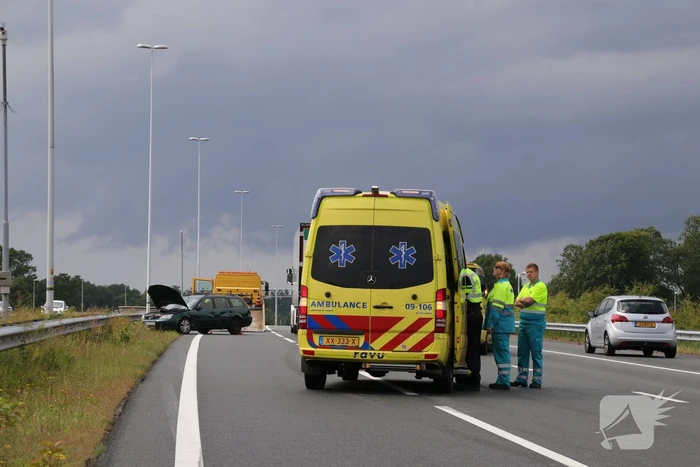 Twee rijbanen afgesloten wegens ongeval met vrachtwagen