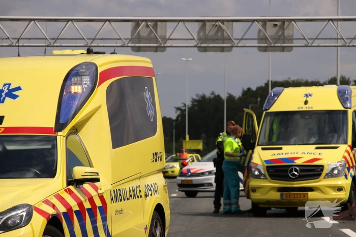 Twee rijbanen afgesloten wegens ongeval met vrachtwagen