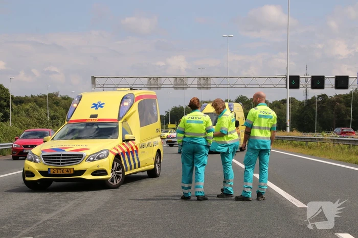 Twee rijbanen afgesloten wegens ongeval met vrachtwagen
