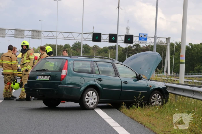 Twee rijbanen afgesloten wegens ongeval met vrachtwagen