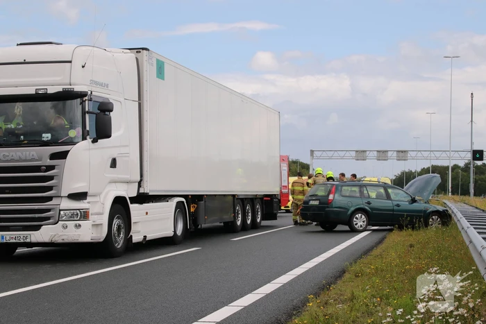 Twee rijbanen afgesloten wegens ongeval met vrachtwagen