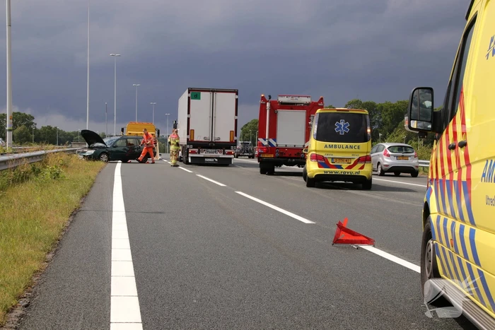Twee rijbanen afgesloten wegens ongeval met vrachtwagen