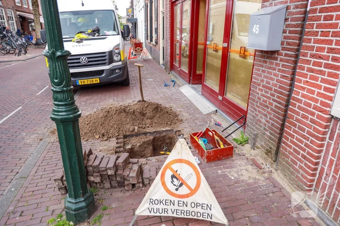 Opengebroken stoep door gaslek