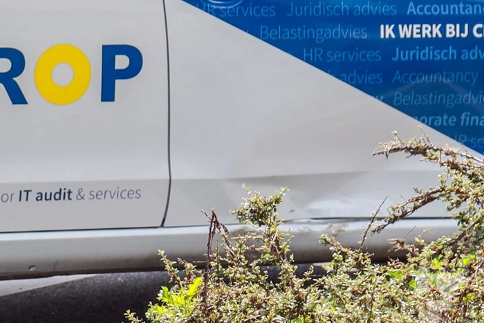 Brommerrijder gewond na botsing met auto