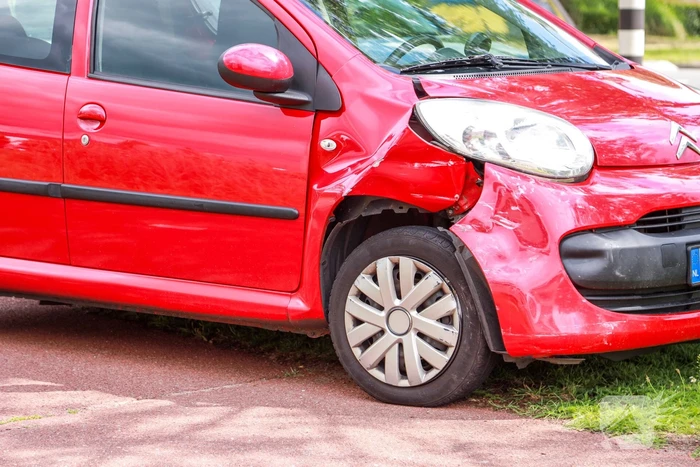 Schade na botsing op kruising