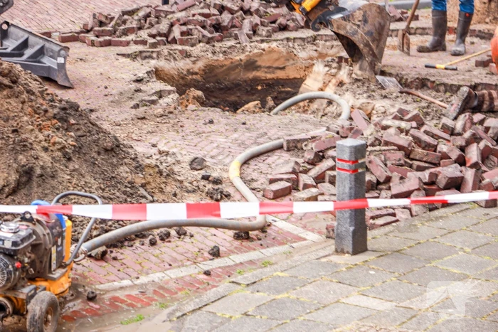 Straat afgesloten door waterlekkage