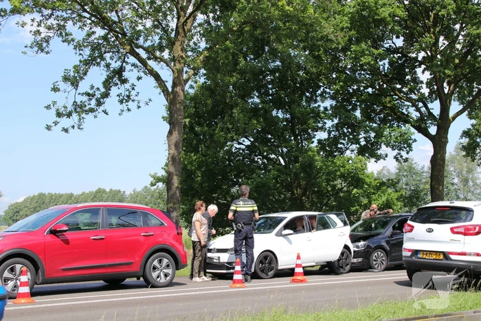 Nekklachten bij aanrijding met drie auto's