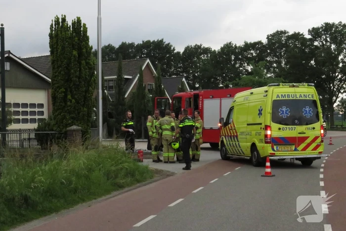 Brommerrijder vliegt uit de bocht