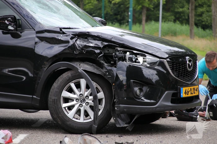 Motorrijder gewond bij botsing met een auto