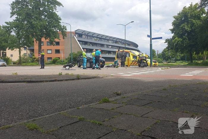 Motorrijder gewond bij botsing met een auto