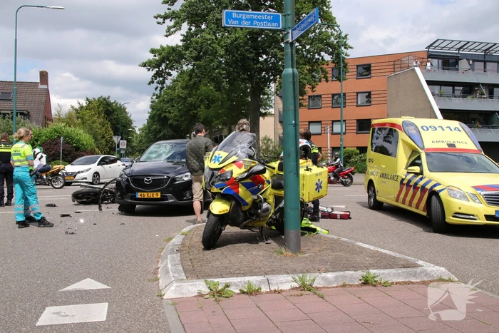 Motorrijder gewond bij botsing met een auto