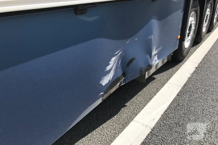 Schade na botsing met vrachtwagen