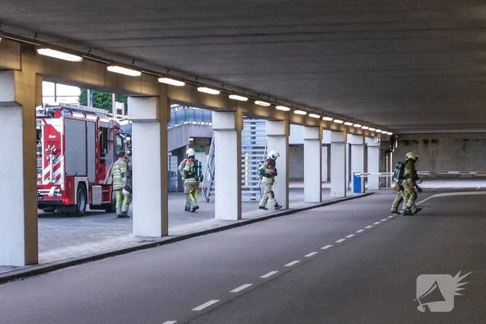 Brandweer oefent met nieuw voertuig bij Ikea