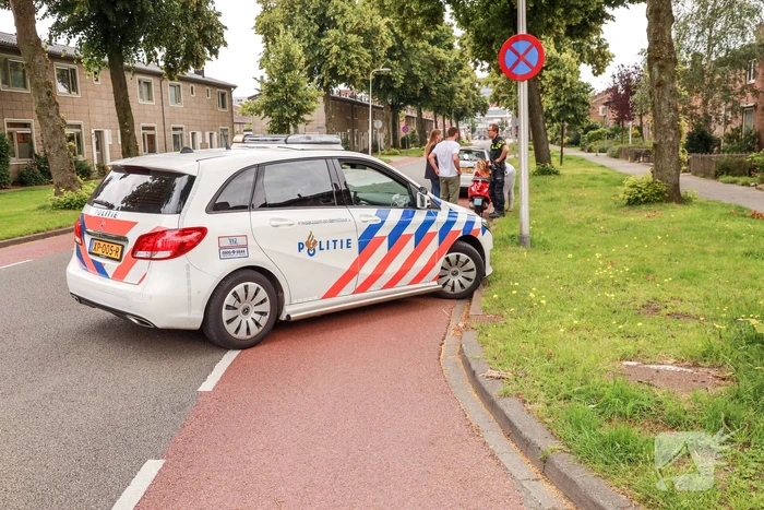 Scooterrijder en fietser botsen