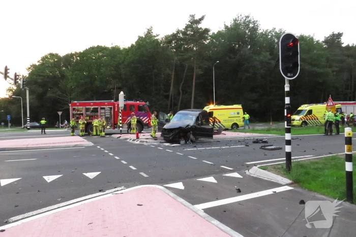Zeer ernstige ongeval tussen twee voertuigen