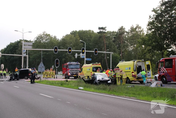 Zeer ernstige ongeval tussen twee voertuigen