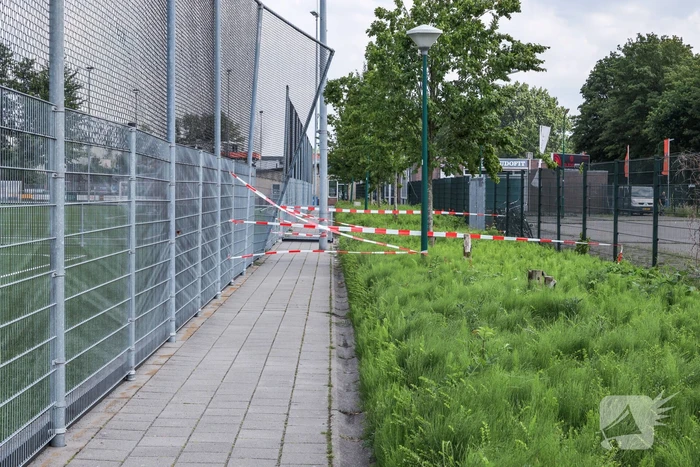 Springkasteel vliegt de lucht in